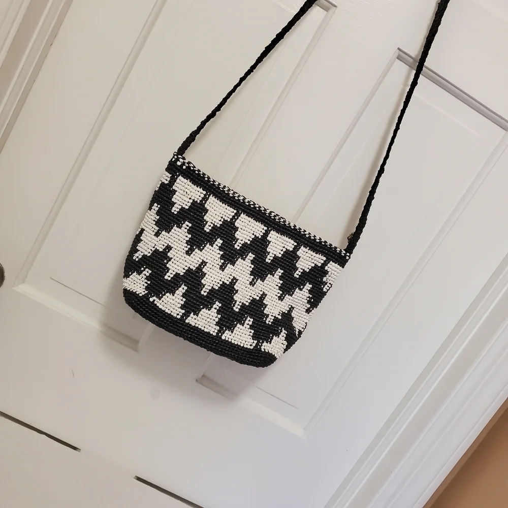 CHIKUMBUSO Black & White Crossbody Bag